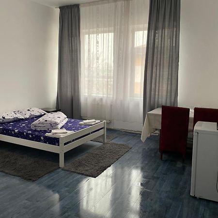 Studio Rentals Onesti Exteriör bild